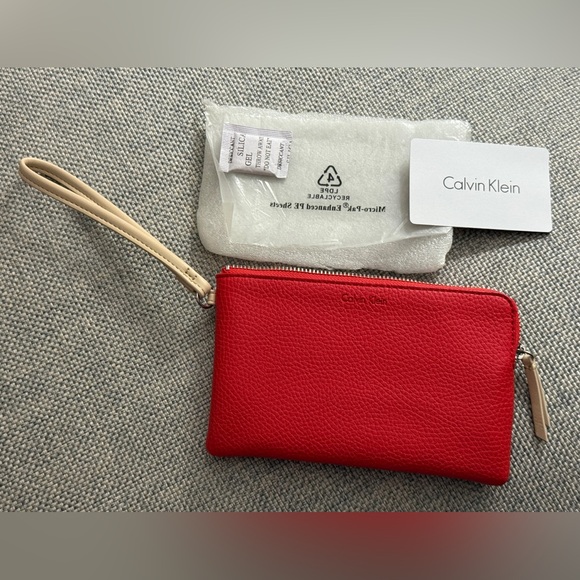NWOT LOVELY CALVIN KLEIN RED LEATHER WRISTLET - Picture 4 of 8